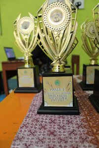Piala Juara 3 Menyanyi B.Inggris