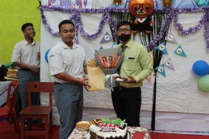 Penyerahan Hadiah Perwakilan Murid dengan Guru SMK Al-Munir