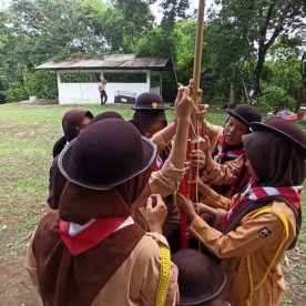 Kegiatan Pemasangan Tali Menali