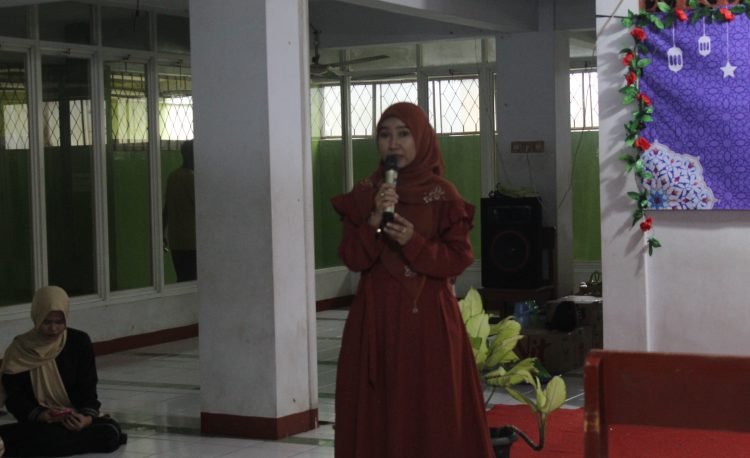 Pembukaan Acara Pesantren Kilat dan Tahfidz Ramadhan Oleh Ibu Wakil Kepala Sekolah Ibu LINA SITI HASANAH, S. T.