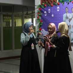 Peserta Menjawab Quis Ramadhan