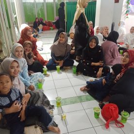Suasana Persiapan Buka Puasa Bersama (Guru SMK Al-Munir)