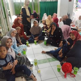 Suasana Persiapan Buka Puasa Bersama (Guru SMK Al-Munir)