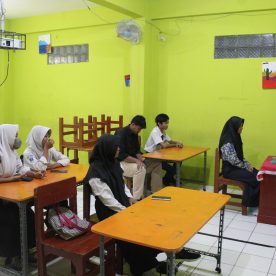 Peserta mendengarkan Pembukaan dan Arahan Test Interview PPDB 2024-2025