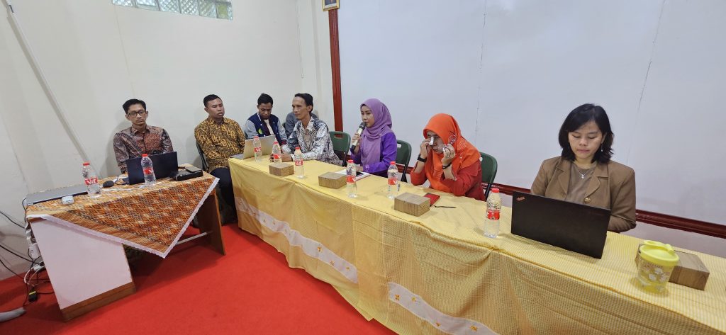 Sambutan oleh Wakil Kepala Sekolah SMK Al-Munir