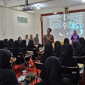 Penyampaian Materi oleh Karvin Fadila SH., C.Ht, CI, CT-NNLP, CSA, CLMA, CPSP, CMT-BNSP