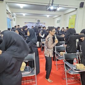 Penyampaian Materi oleh Karvin Fadila SH., C.Ht, CI, CT-NNLP, CSA, CLMA, CPSP, CMT-BNSP