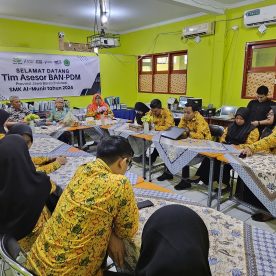 Sambutan oleh Ibu Iyus Rusmiati, S.Sos. (Kepala Sekolah SMK Al-Munir)