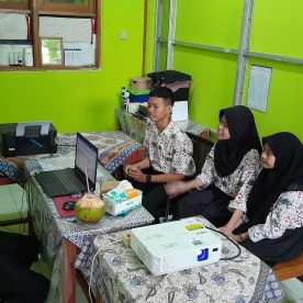 Wawancara Asesor dengan Siswa/i SMK Al-Munir