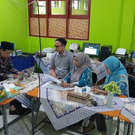 Pemeriksaan Berkas Per-Elemen TIm Akreditasi SMK Al-Munir