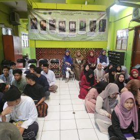 Guru-Guru SMK Al-Munir Mendampingi Siswa/i