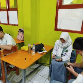 Pembuatan Poster Calon Ketua dan Wakil Ketua Osis (X TJKT)