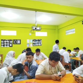 Pembuatan Poster Calon Ketua dan Wakil Ketua Osis (X TJKT)