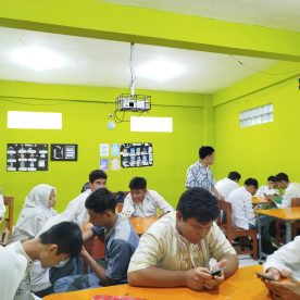 Pembuatan Poster Calon Ketua dan Wakil Ketua Osis (X TJKT)