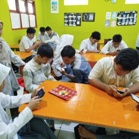 Pembuatan Poster Calon Ketua dan Wakil Ketua Osis (X TJKT)