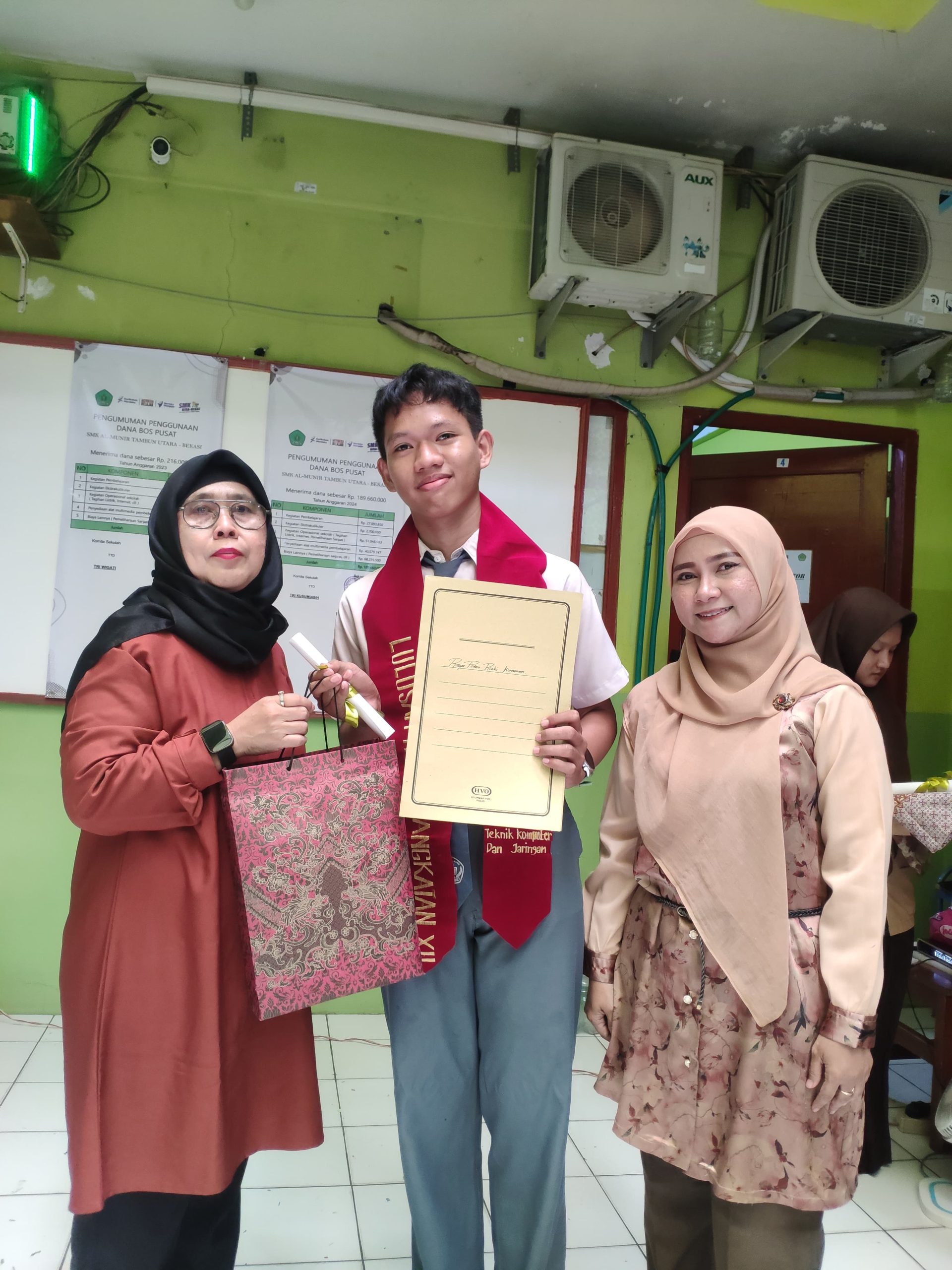 Lulusan Terbaik XII TKJ