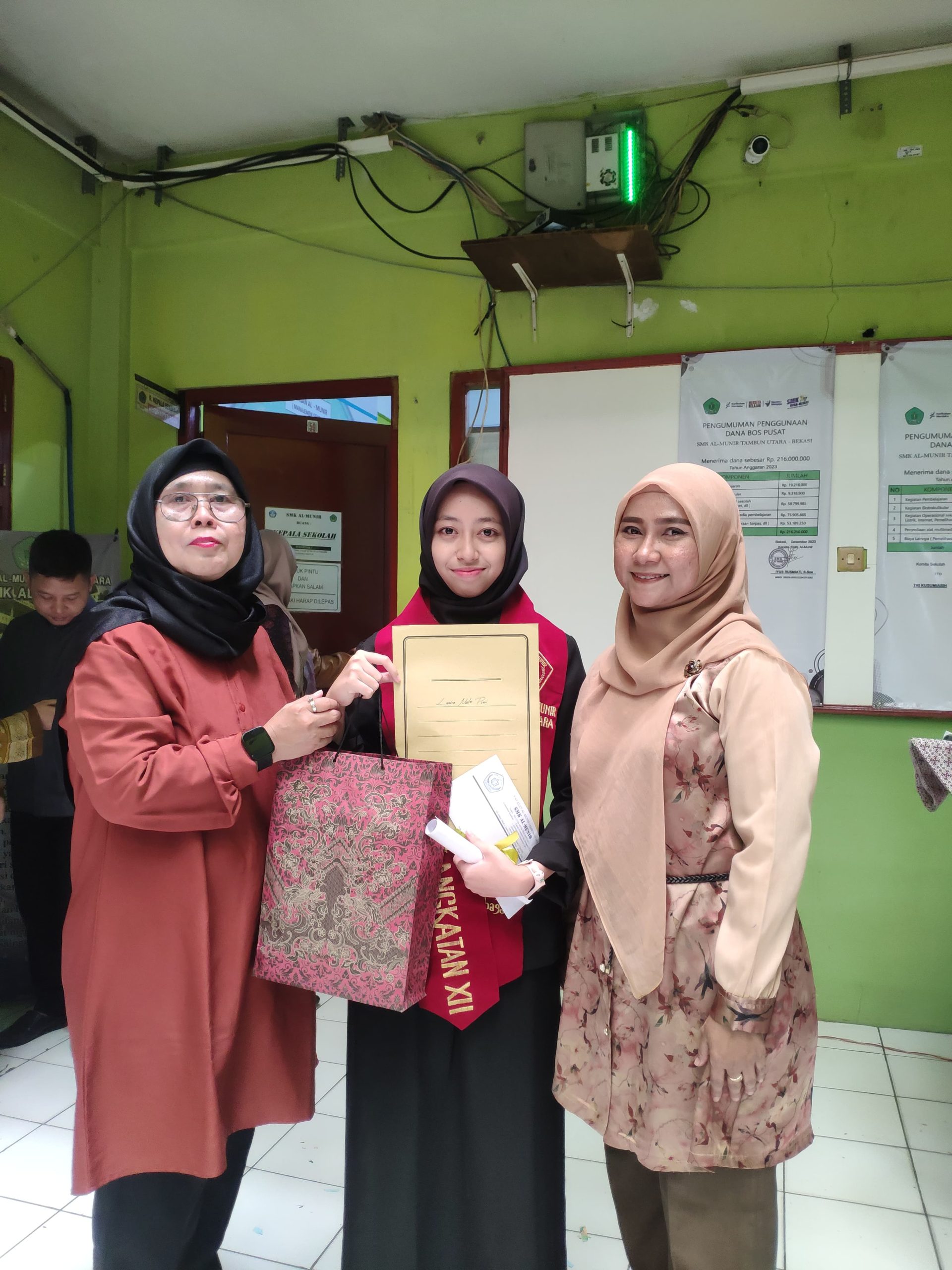 Lulusan Terbaik XII AKL