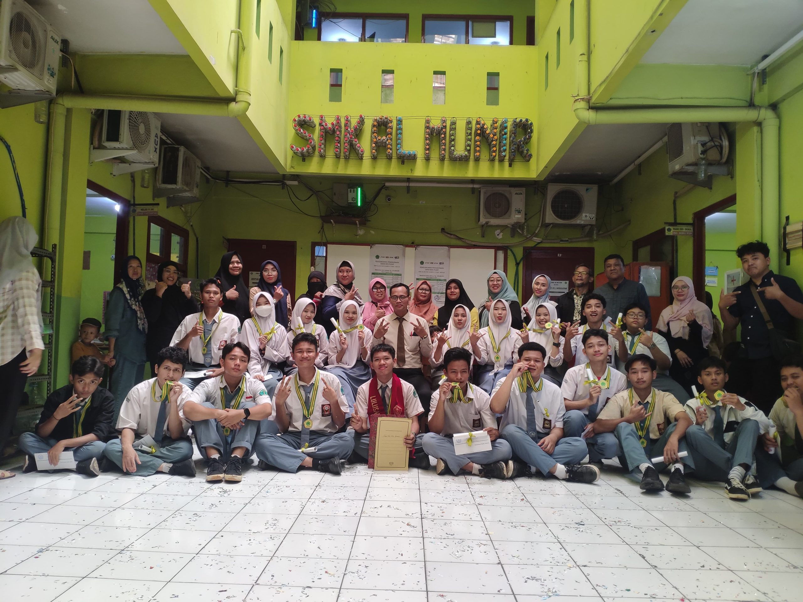 Foto Bersama Alumni TP.2024-2025