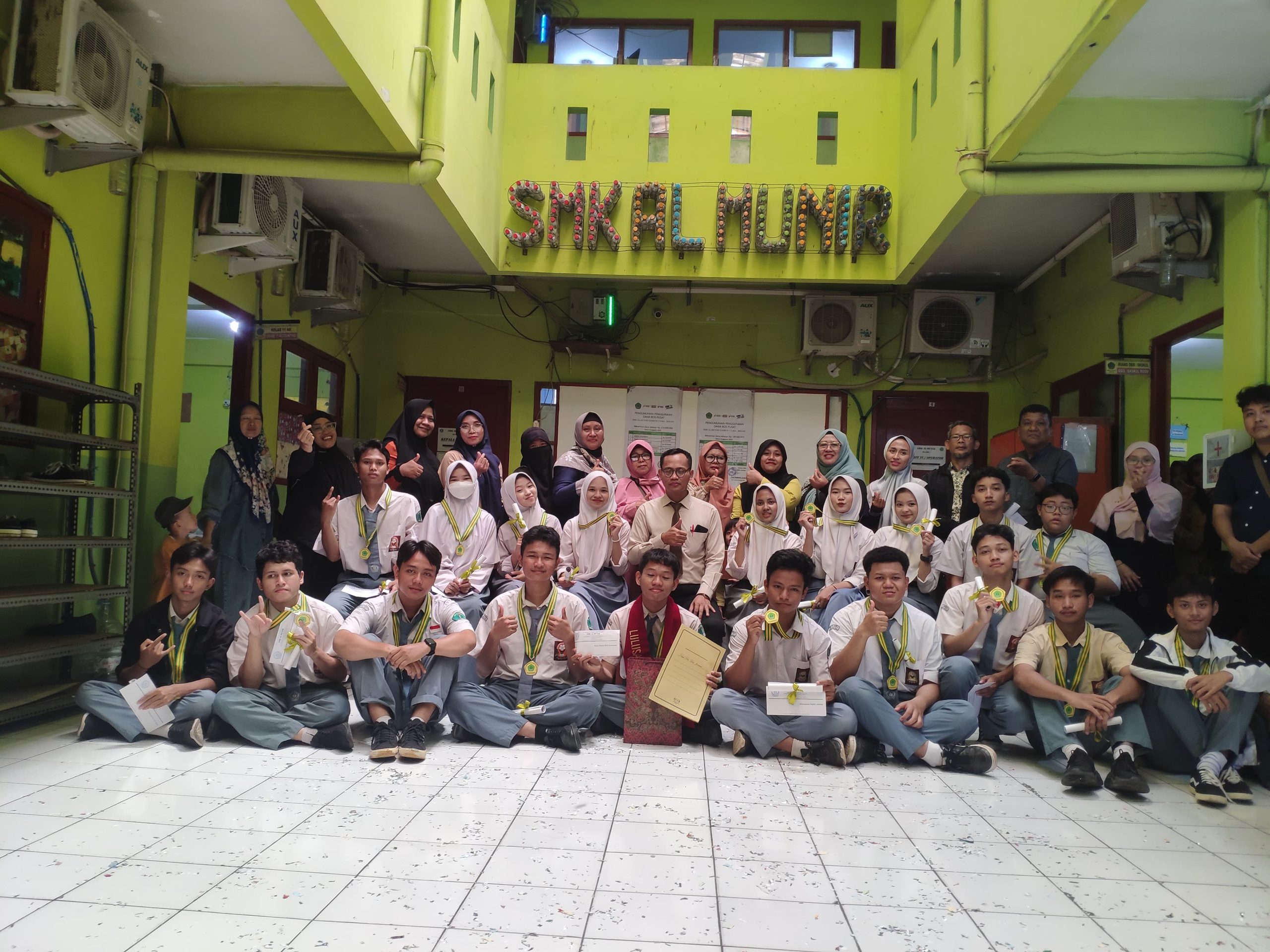 Foto Bersama Alumni TP.2024-2025