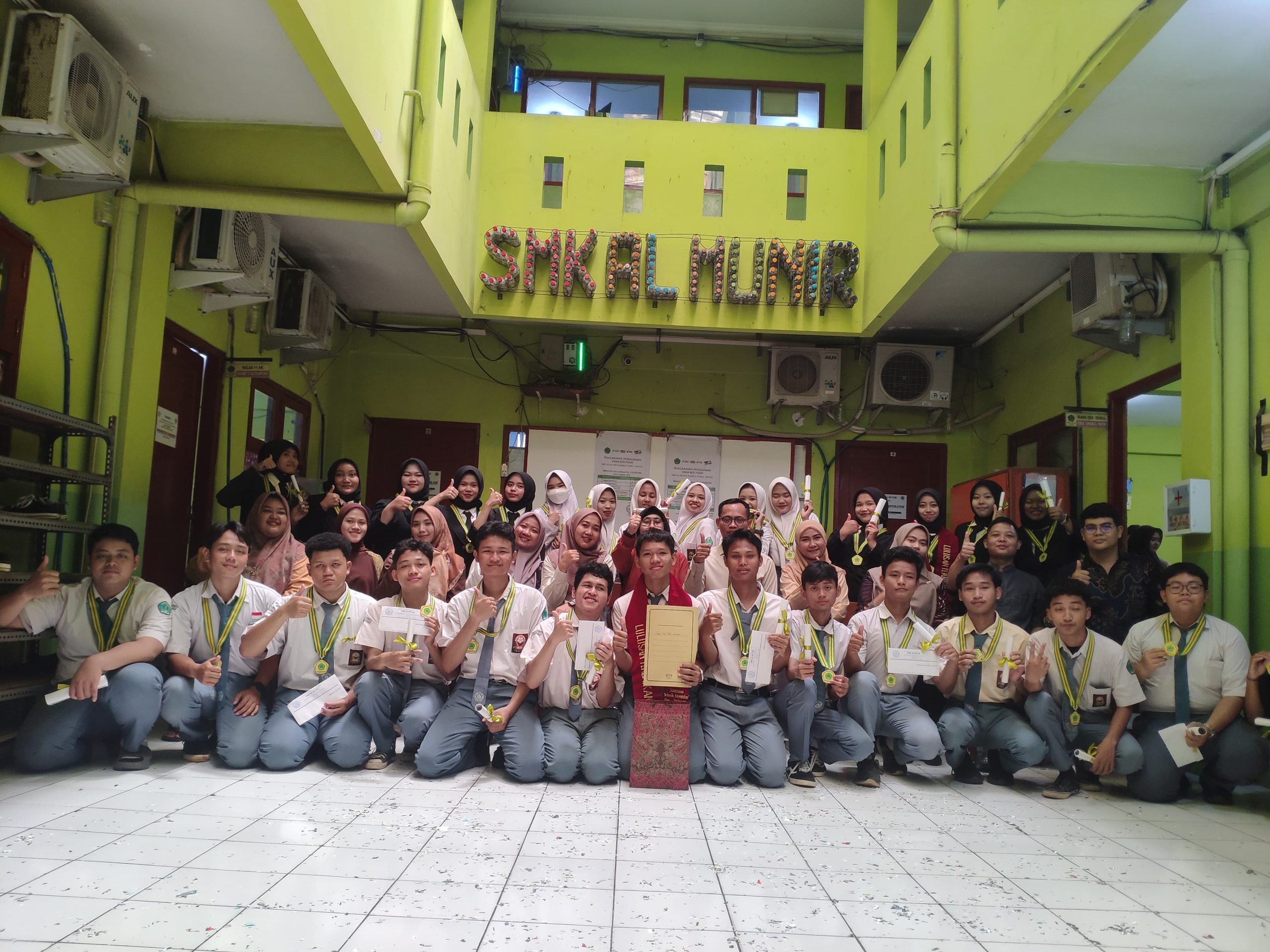 Foto Bersama Alumni TP.2024-2025