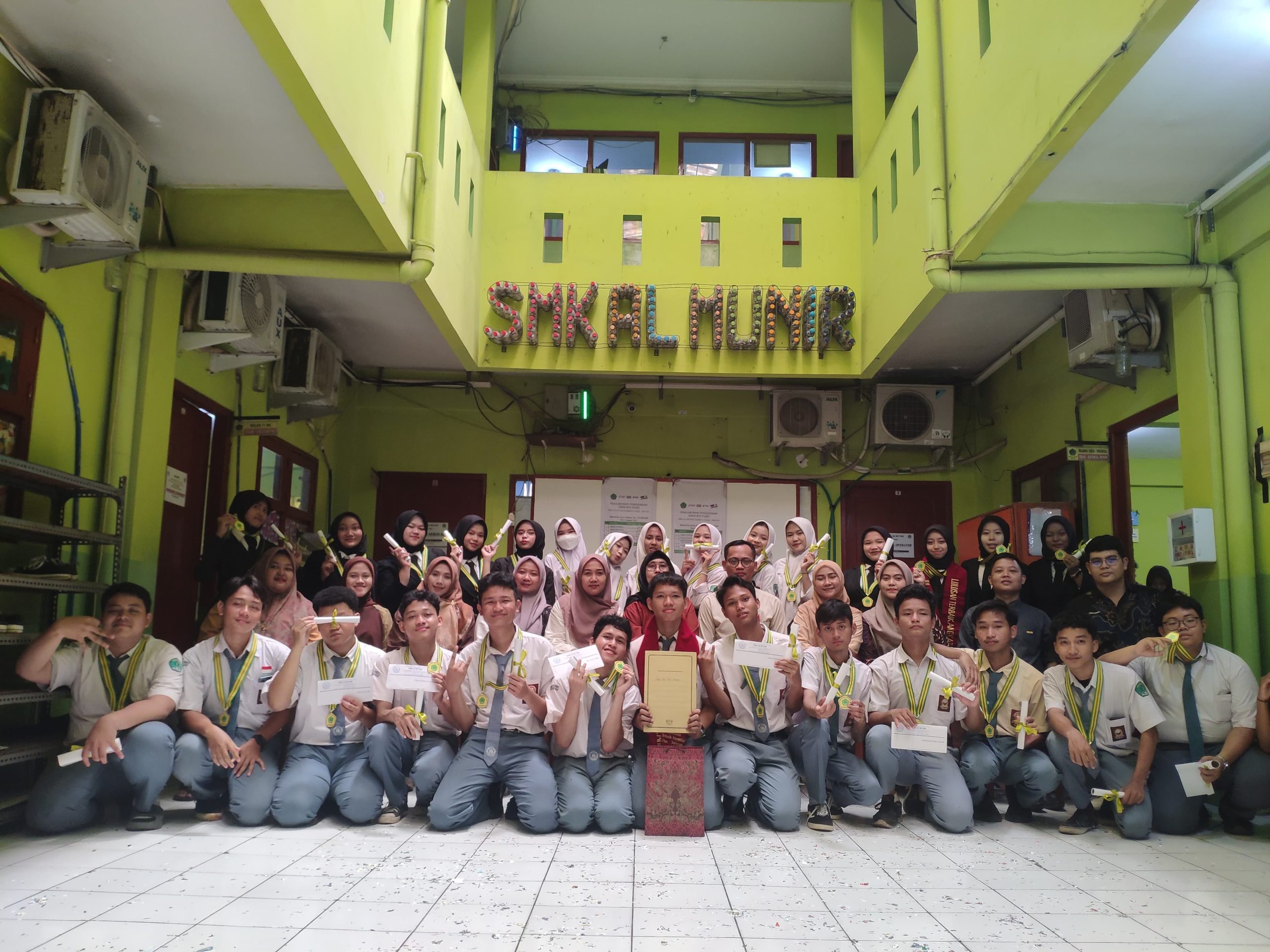 Foto Bersama Alumni TP.2024-2025